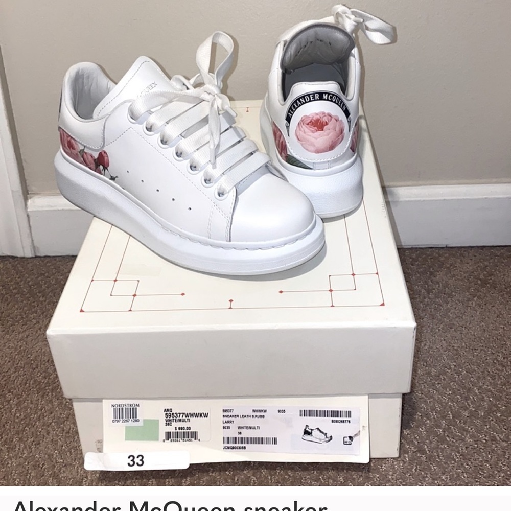 Only worn once. Shoe is in great condition